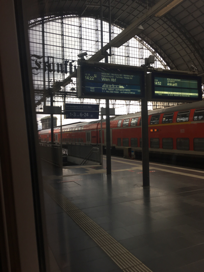 Announcement screen for train leaving to Vienna