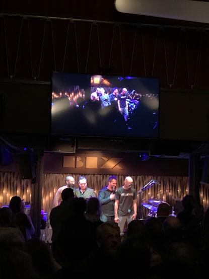 Kurt Elling und Charlie Hunter auf Bühne im Bix-Jazzclub