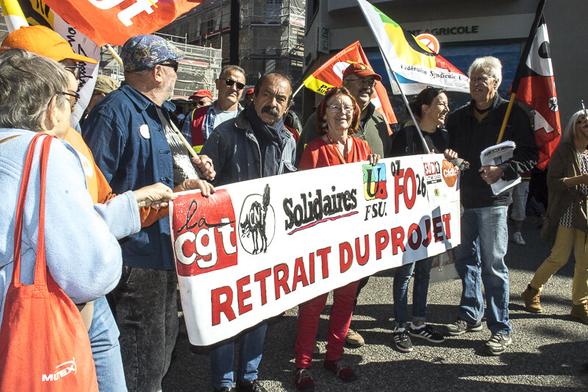 1er mai dans les rues d'Aubenas. Invité surprise Philippe Martinez.