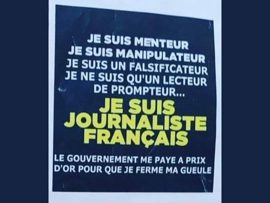 Sticker vu à Paris sur fond bleu en lettre majuscules les mots suivants avec un retour à la ligne après chaque locution  "je suis menteur, je suis manipulateur, je suis falsificateur, je ne suis qu'un lecteur de prompteur...je suis journaliste français. Le gouvernement me paye à prix d'or pour que je ferme ma gueule"