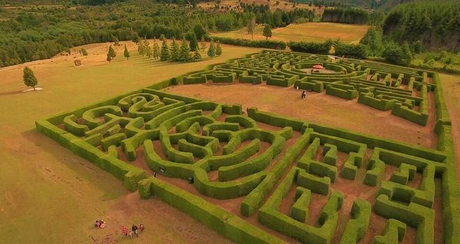 LABERINTO 😍 

El laberinto más grande de sudamérica está ubicado en la localidad de El Hoyo, provincia del Chubut, en la Patagonia Argentina.