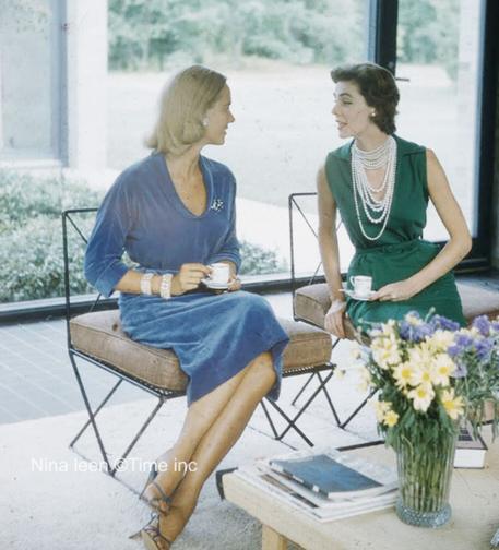#NewYorkStyle in #1954 - by photographer #NinaLeen - Glamour Daze
#photography
https://glamourdaze.com/2014/11/new-york-style-in-1954-by-photographer-nina-leen.html