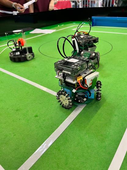 Match de la ligue "Soccer" (foot robotique)