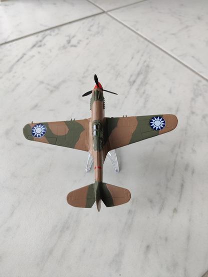 Modellino di Curtiss P-40 delle Flying Tigers, 1941