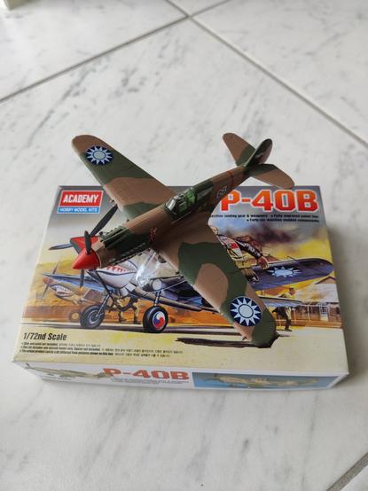 Modellino di Curtiss P-40 delle Flying Tigers, 1941