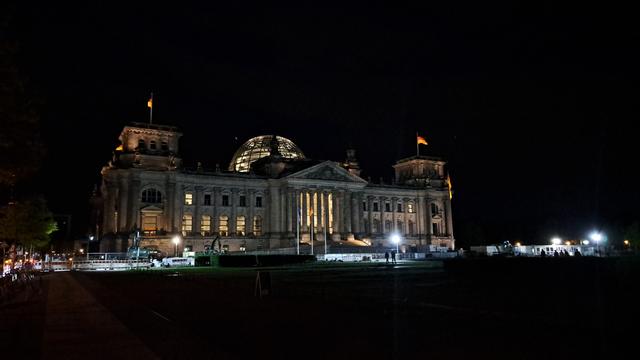 Foto des Reichtagsgebäude in Berlin bei Nacht