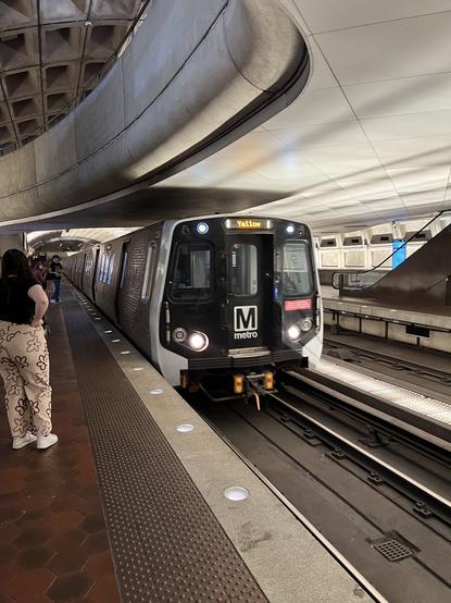 Photo of DC 7000 Series in metro station, with a concrete mezzanine over the train