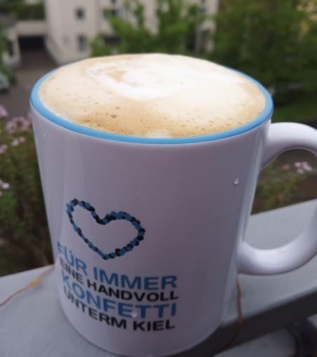 ...für immer eine Handvoll Konfetti unterm Kiel.