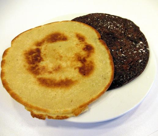 Ein heller und ein dunkler Eierkuchen