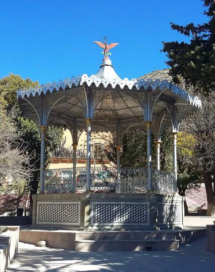 A kiosk at the center of the "Real de 14" village, which is recognized for its old mining activity.