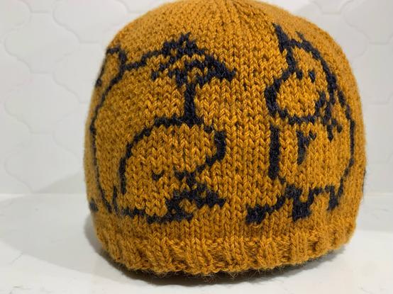 Hat with headstand and standing Moomin