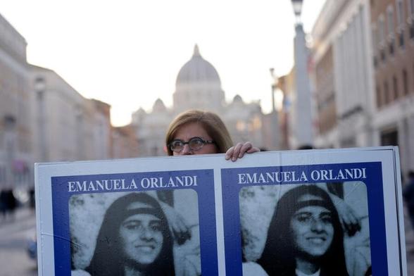 #CasoOrlandi, ecco chi convoca il Senato

L’avvocata della famiglia, Laura Sgrò, la giustizia vaticana e anche il giornalista di La7 Andrea Purgatori: la lista completa approvata in Senato. Audizioni previste il 6 giugno



#Orlandi case, who summons the Senate

The family's lawyer, Laura Sgrò, the Vatican justice and also La7 journalist Andrea Purgatori: the full list approved in the Senate. Hearings scheduled for 6 June

24-5-2023 11:17 #Domani https://www.editorialedomani.it https://www.editorialedomani.it/politica/italia/caso-orlandi-ecco-chi-convoca-il-senato-kikmtohg