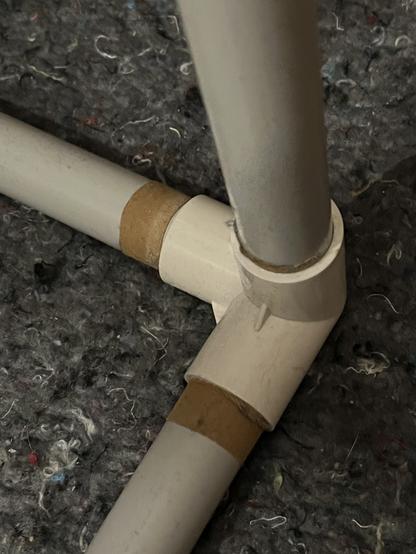 A proper corner joint. Surgical tape at the ends of the PVC tubes ensures good fit.