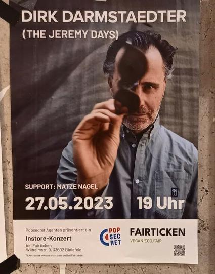 Plakat an Betonwand:

Dirk Darmstaedter (The Jeremy Days)

Support: Matze Nagel

28.05.2023, 19 Uhr

Popsecret Agenten präsentieren

Instore-Konzert

bei Fairticken
Wilhelmstraße 9, 33602 Bielefeld

Tickets unter loveyourartist.com und bei Fairticken

vegan.eco.fair