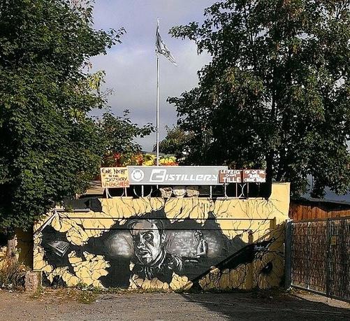 Bild Distillery Club Leipzig Außenansicht mit Graffiti