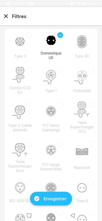 Listes des connecteurs proposé par le réseau ChargeMap. La prise domestique UE est représenté par le symbole pour les connectique schuko. Les deux étant compatible le mélange des genres est vite faits.
La différence ce fait par l'emplacement de la ligne de terre, extérieur pour la schuko, intérieur pour la UE