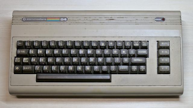 "Before" photo of a C64 Breadbin. The case is quite dirty.