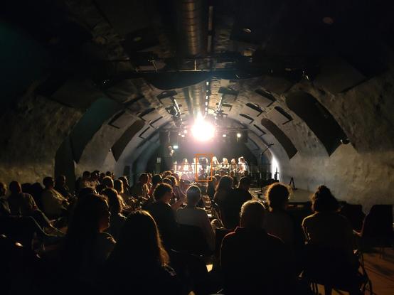 FeedRack mitten im Publikum im ausverkauften Mergenthaler Hof