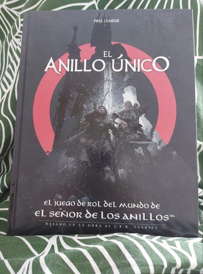 Portada de la segunda edición del juego de rol de " El Anillo Único".