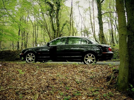 Jaguar S-Type: 4.0-Ltr V8 in #Black with #BBS-Wheels..