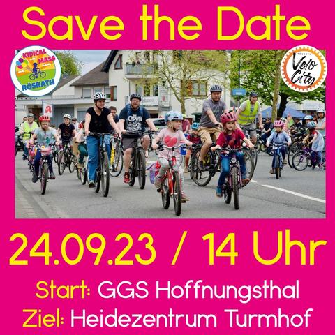 Radelnde Teilnehmer:innen der Kidical Mass in Rösrath im Mai 2023 verschiedenen Alters während der Demonstration. Nächste Kidical Mass am 24.9.2023