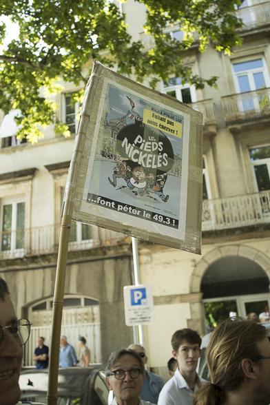 Slogan : les pied nickelés ... font péter le 49.3