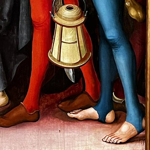Die straff sitzende blaue Leggings mit Sohlensteg war um 1500 der letzte Schrei in der Männermode