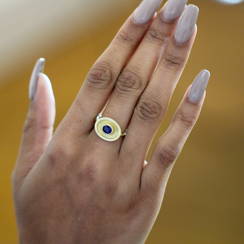 18k Yellow Gold Blue Sapphire Ring