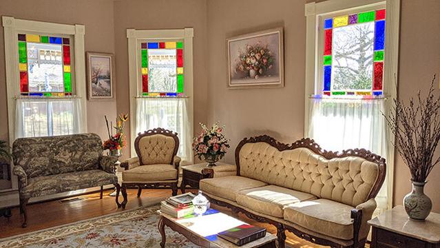 Garden and Sea Inn sitting room