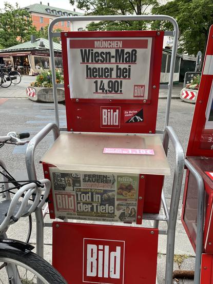Bild-Zeitung oben über bierpreis, unten übers uboot