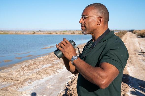 #ChristianCooper is a 1980 graduate of #Uniondale High School, my alma mater. (I took 8th grade English taught by his mother.)  A few years ago, he was accused of 'bird watching while black' by a white woman in Central Park.  

And now he gets the last laugh!  

#ExtaordinaryBirder now streaming on #DisneyPlus and #Hulu.  

https://whatsondisneyplus.com/extraordinary-birder-with-christian-cooper-coming-soon-to-nat-geo-wild-disney/