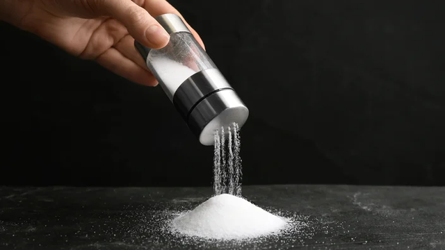 A picture of kitchen salt.