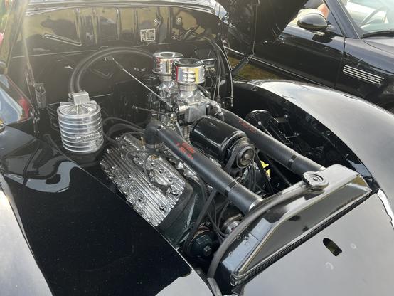 Dress flathead Ford looking clean