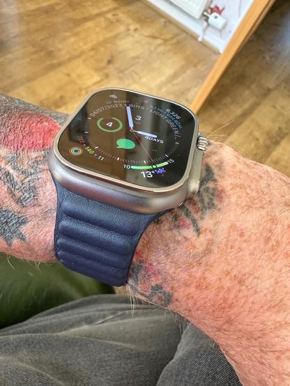 The Leather Link features handcrafted Roux Granada leather made in France. The strap elegantly wraps around the wrist and magically attaches with flexible moulded magnets that gently flex to help maintain a secure, comfortable fit throughout the day.