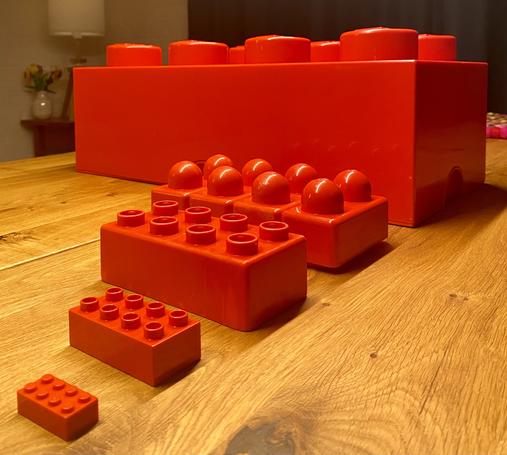 Red bricks. From small to big: lego, duplo, quatro, primo, storage-brickio