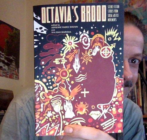 Molo hält »Octavia’s Brood« hoch.