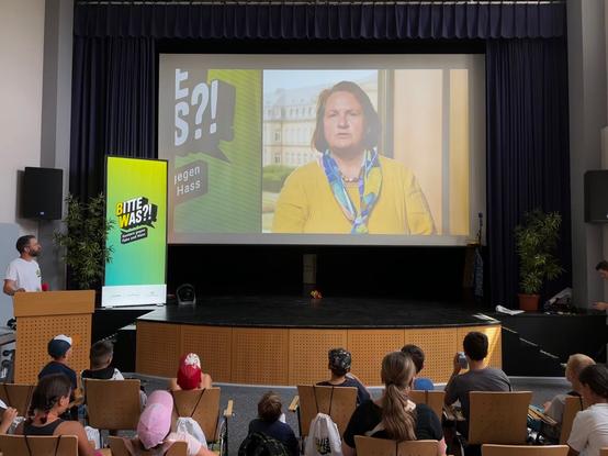 Preisverleihung zur Kampagne Bitte Was?!. Foto: LMZ