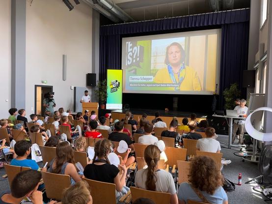 Preisverleihung zur Kampagne Bitte Was?!. Foto: LMZ