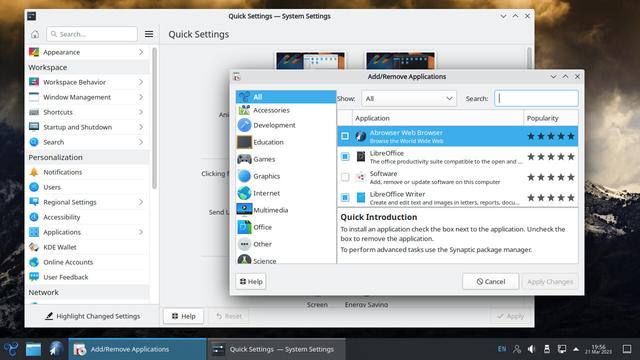 Ein Screenshot des Triskel GNU/Linux Desktops mit zwei geöffneten Anwendungen: System-Einstellungen und Software hinzufügen/entfernen. Dies ist die KDE-Variante