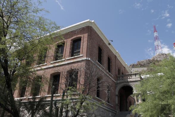 Front of the museum.