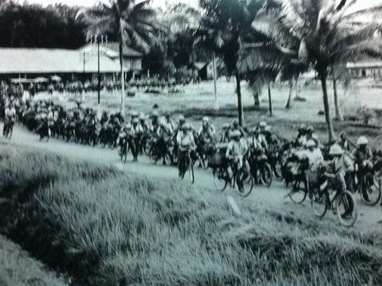 Hundreds of Japanese soldiers crossing Malaysia by bicycle in December 1941