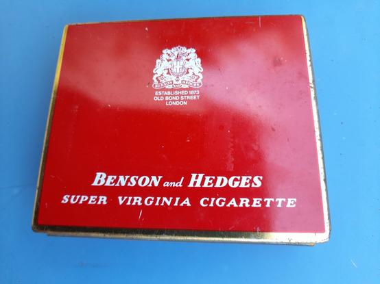 A vintage Benson and Hedges cigarette tin box in red. Outside I don't change the boxes.