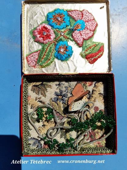 The lid and the lower part of the tin box are furnished inside like a modern reliquary.