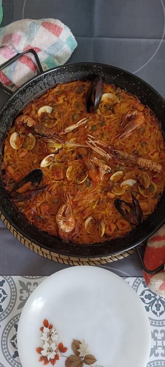 Fideuá hecha en casita