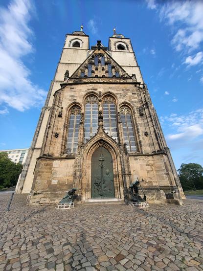 Johanniskirche in Magdeburg von Vorne fotografiert