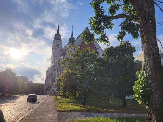 Johanniskirche in Magdeburg von Hinten fotografiert