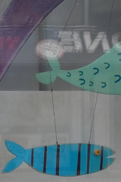 A two-dimensional fish on strings.