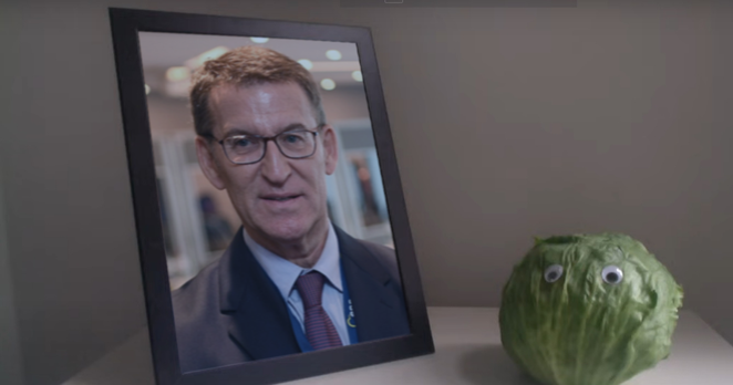 Feijóo al lado de una lechuga.