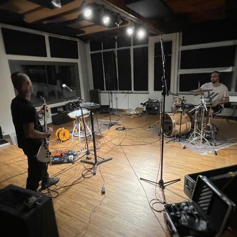 studio di registrazione, duo chitarra e batteria, strumenti elettronici