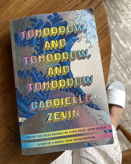 Book cover of the novel "Tomorrow and Tomorrow and Tomorrow" by Gabrielle Zevin